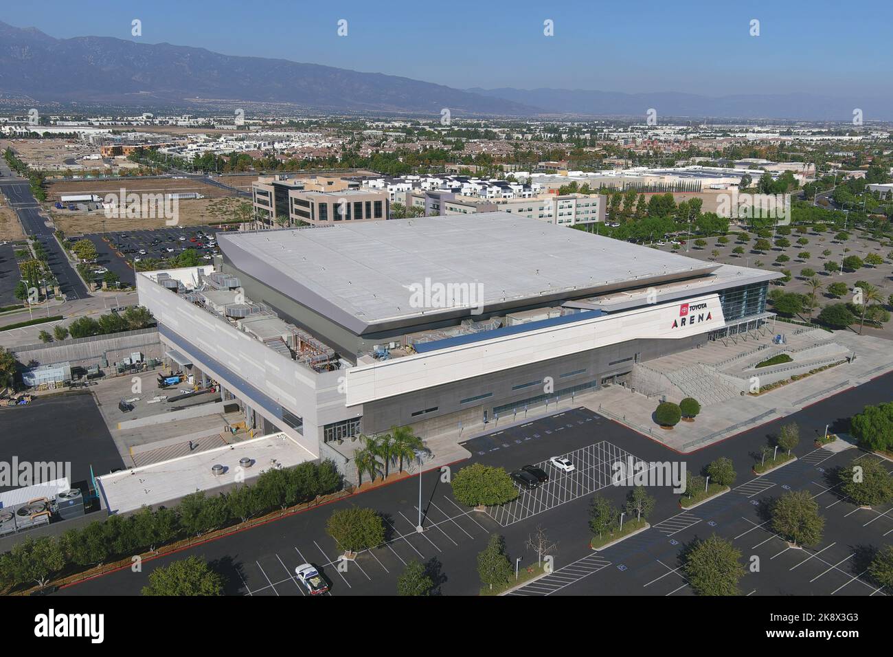 Une vue d'ensemble de l'aréna Toyota, vendredi 21 octobre 2022, en Ontario, Etalonnage L'aréna, également connu sous le nom de Centre d'événements communautaires de l'Ontario et d'aréna Citizens Business Bank, abrite le règne ontarien de la Ligue américaine de hockey, l'Ontario Fury de la Major Arena Soccer League et les Ontario Clippers de la Ligue G de la NBA Banque D'Images