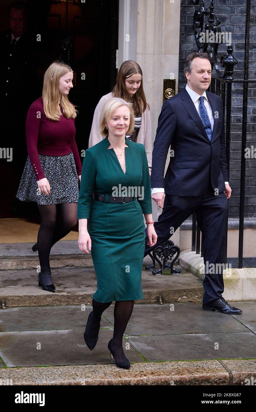 Londres, Royaume-Uni . 25 octobre 2022 . Liz Truss quitte Downing Street après avoir été démissionnaire en tant que Premier ministre britannique tenu à Downing Street. Crédit : Alan D West/Alay Live News Banque D'Images