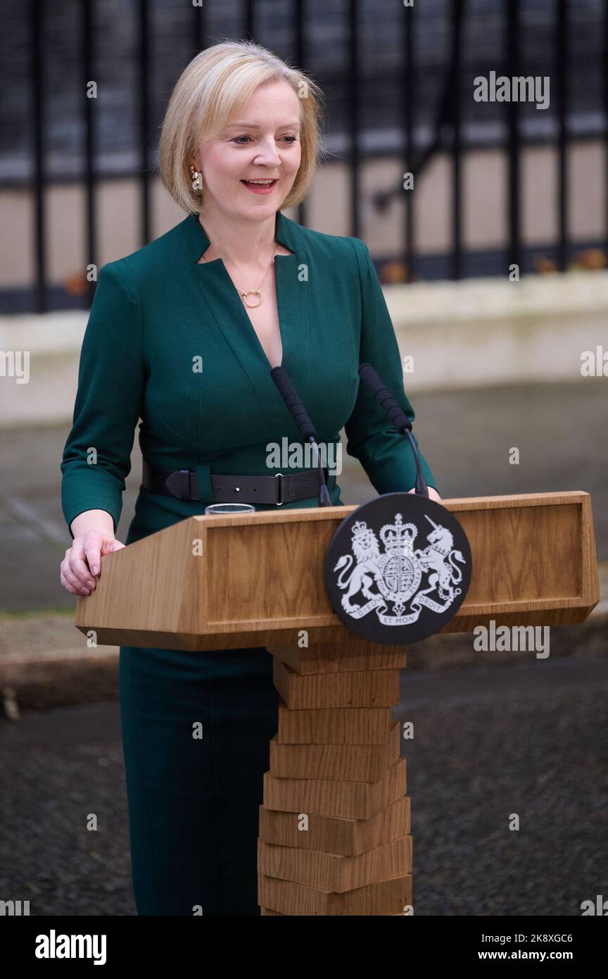 Londres, Royaume-Uni . 25 octobre 2022 . Liz Truss quitte Downing Street après avoir été démissionnaire en tant que Premier ministre britannique tenu à Downing Street. Crédit : Alan D West/Alay Live News Banque D'Images