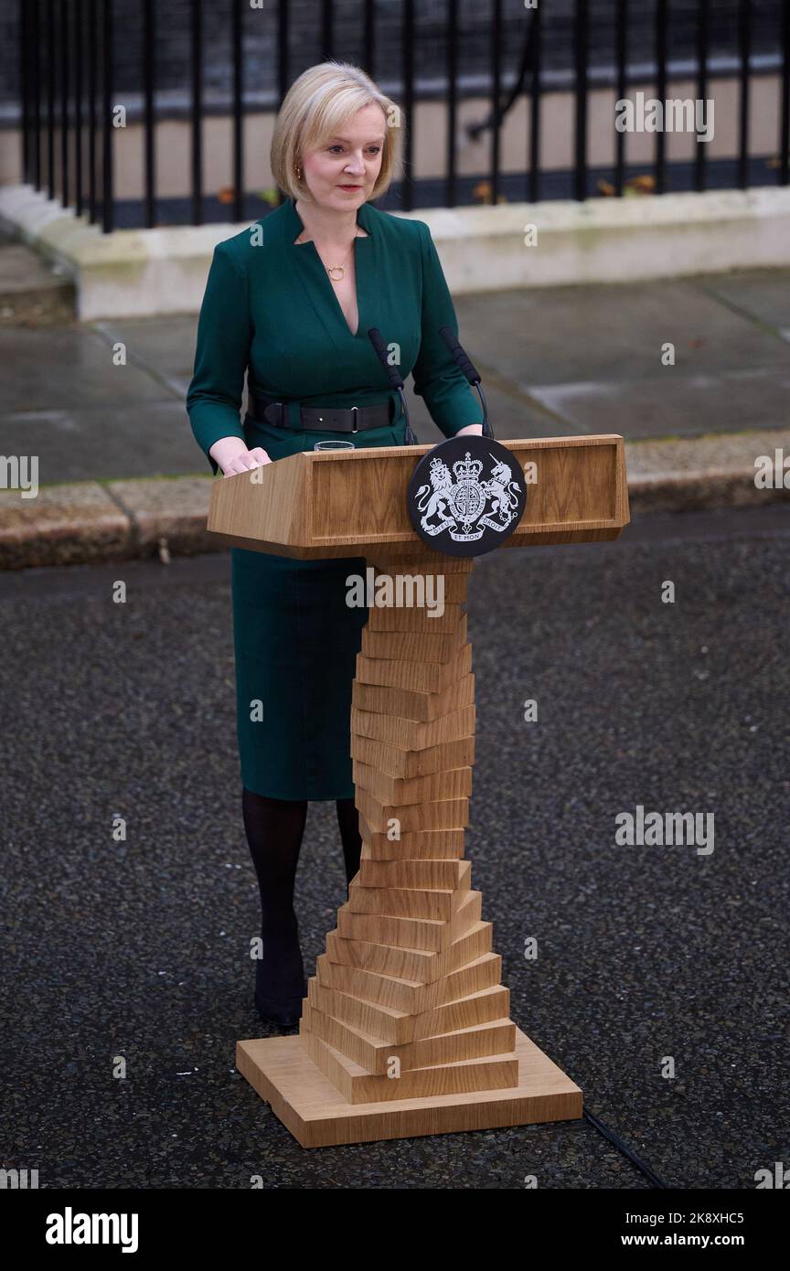 Londres, Royaume-Uni . 25 octobre 2022 . Liz Truss quitte Downing Street après avoir été démissionnaire en tant que Premier ministre britannique tenu à Downing Street. Crédit : Alan D West/Alay Live News Banque D'Images