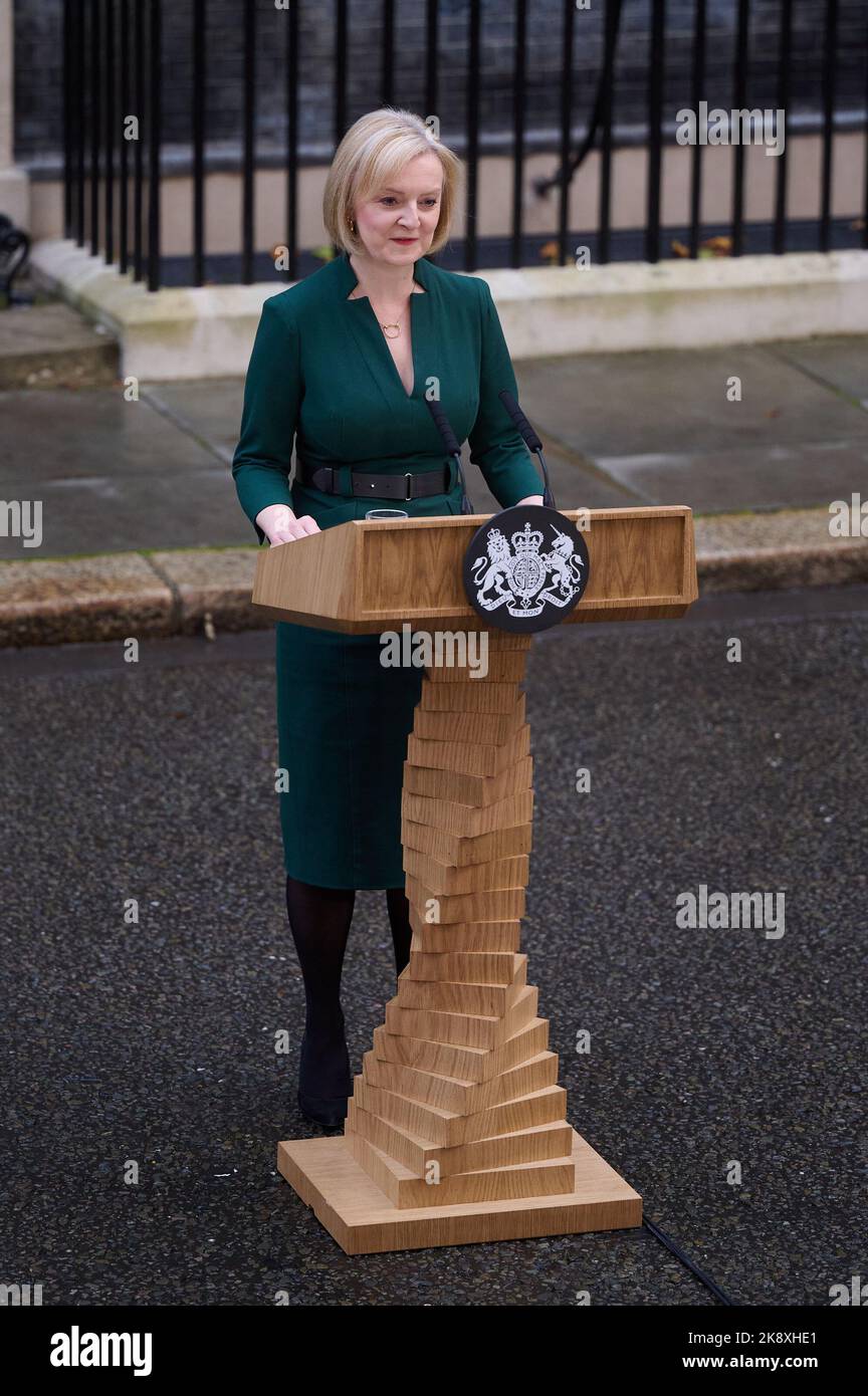 Londres, Royaume-Uni . 25 octobre 2022 . Liz Truss quitte Downing Street après avoir été démissionnaire en tant que Premier ministre britannique tenu à Downing Street. Crédit : Alan D West/Alay Live News Banque D'Images