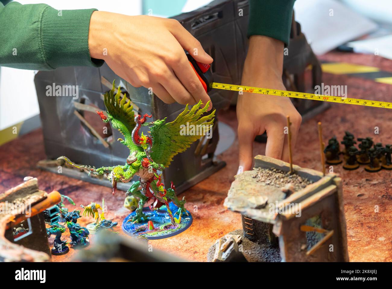 Jeu de figurines d'action, jeu Warhammer 40 000, joueurs Banque D'Images