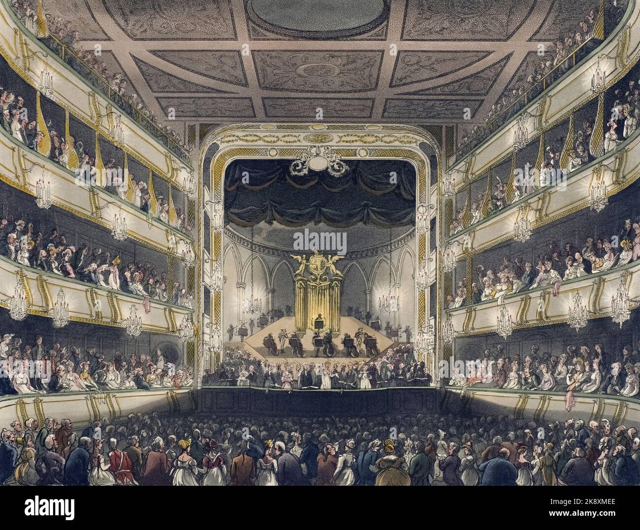 Théâtre Covent Garden. Vers 1808. Après un travail d'August Pugin et Thomas Rowlandson dans le microcosme de Londres, publié en trois volumes entre 1808 et 1810 par Rudolph Ackermann. Pugin était l'artiste responsable des éléments architecturaux des images microcosmes; Thomas Rowlandson a été embauché pour ajouter les figures humaines animées. Banque D'Images