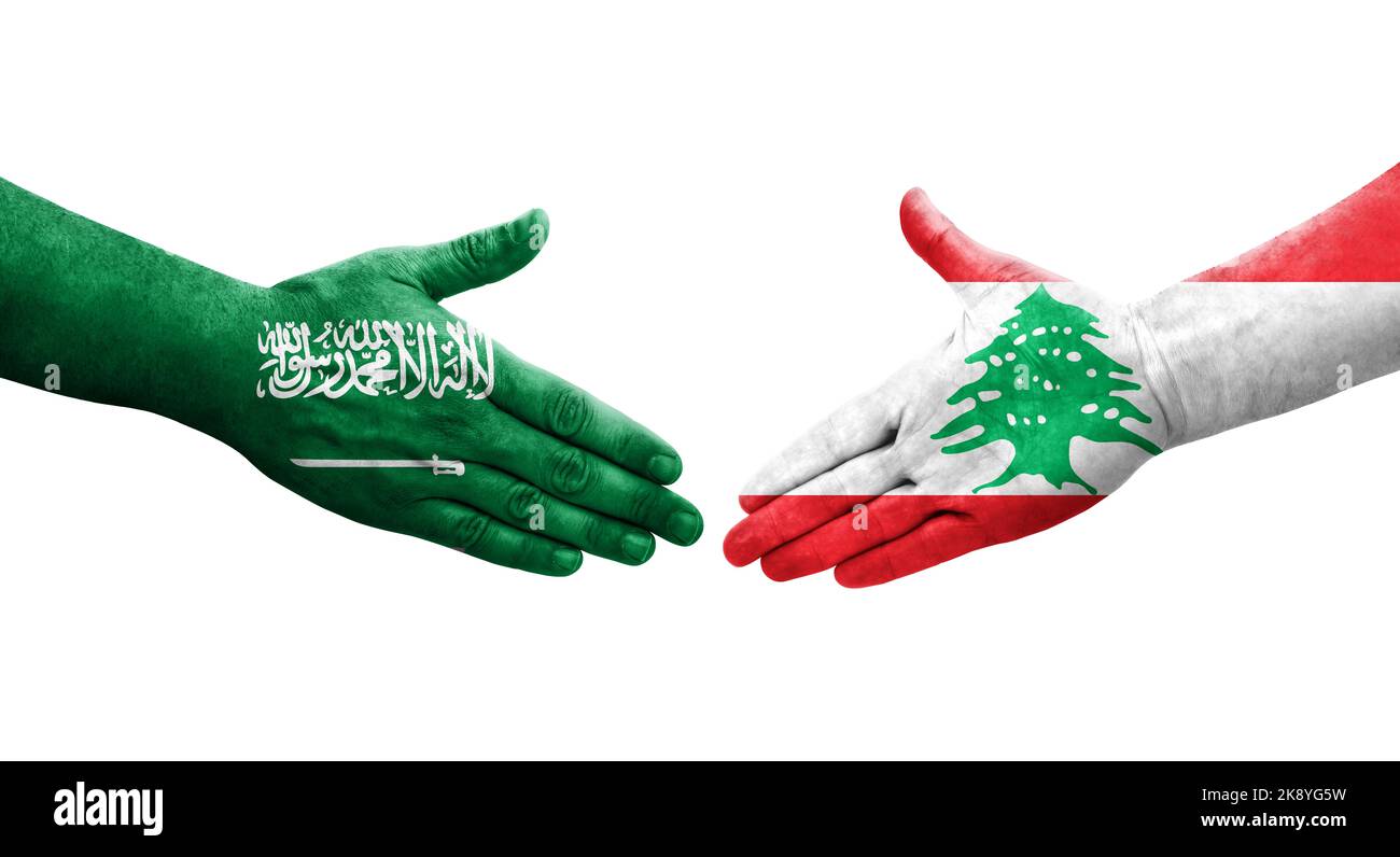 Poignée de main entre le Liban et l'Arabie saoudite drapeaux peints sur les mains, image transparente isolée. Banque D'Images