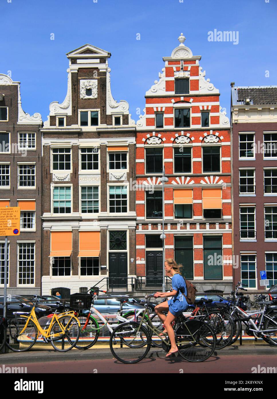 Amsterdam, paysBas 22 juin 2010 Cycliste à Amsterdam. Amsterdam est