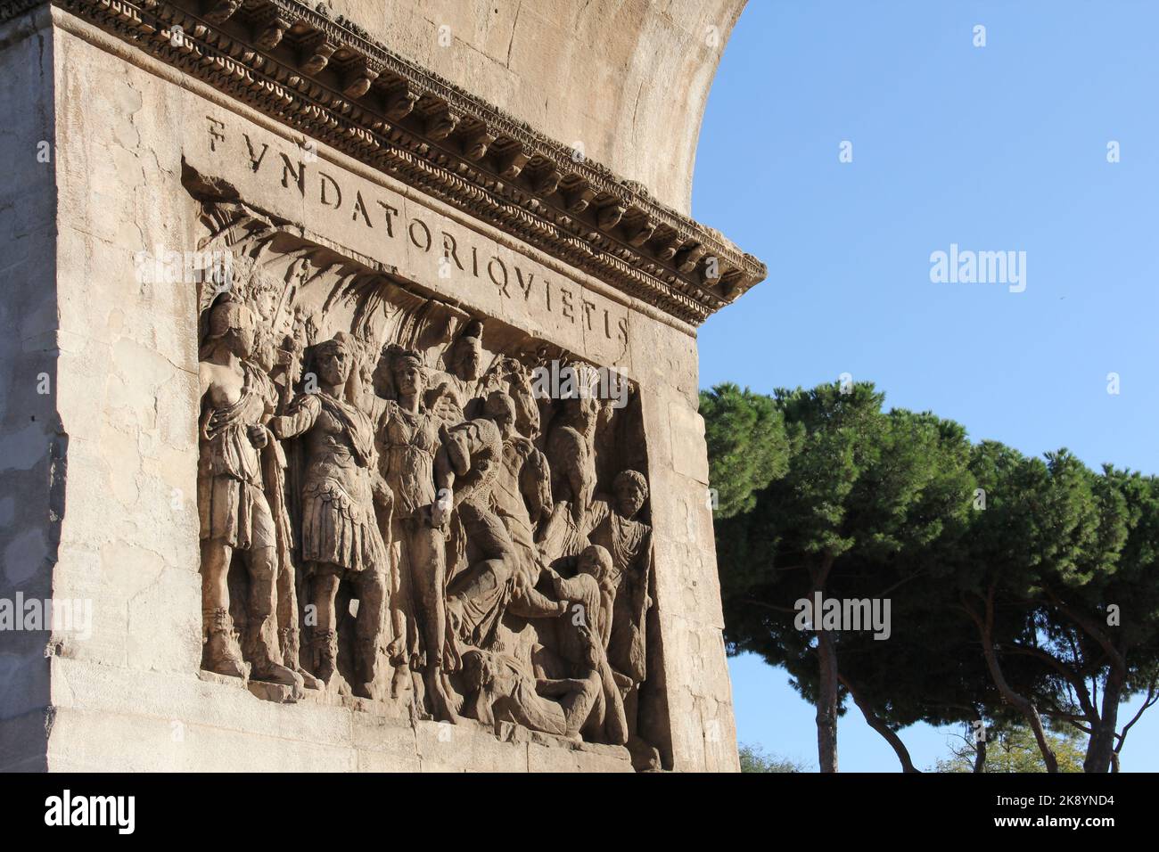 Un gros plan de bas-reliefs sur l'Arche de Constantine, Rome, Italie Banque D'Images