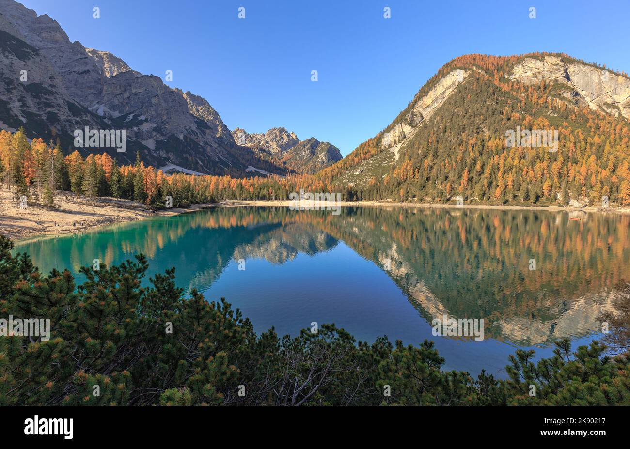 Réflexion Lago di Braies Banque D'Images