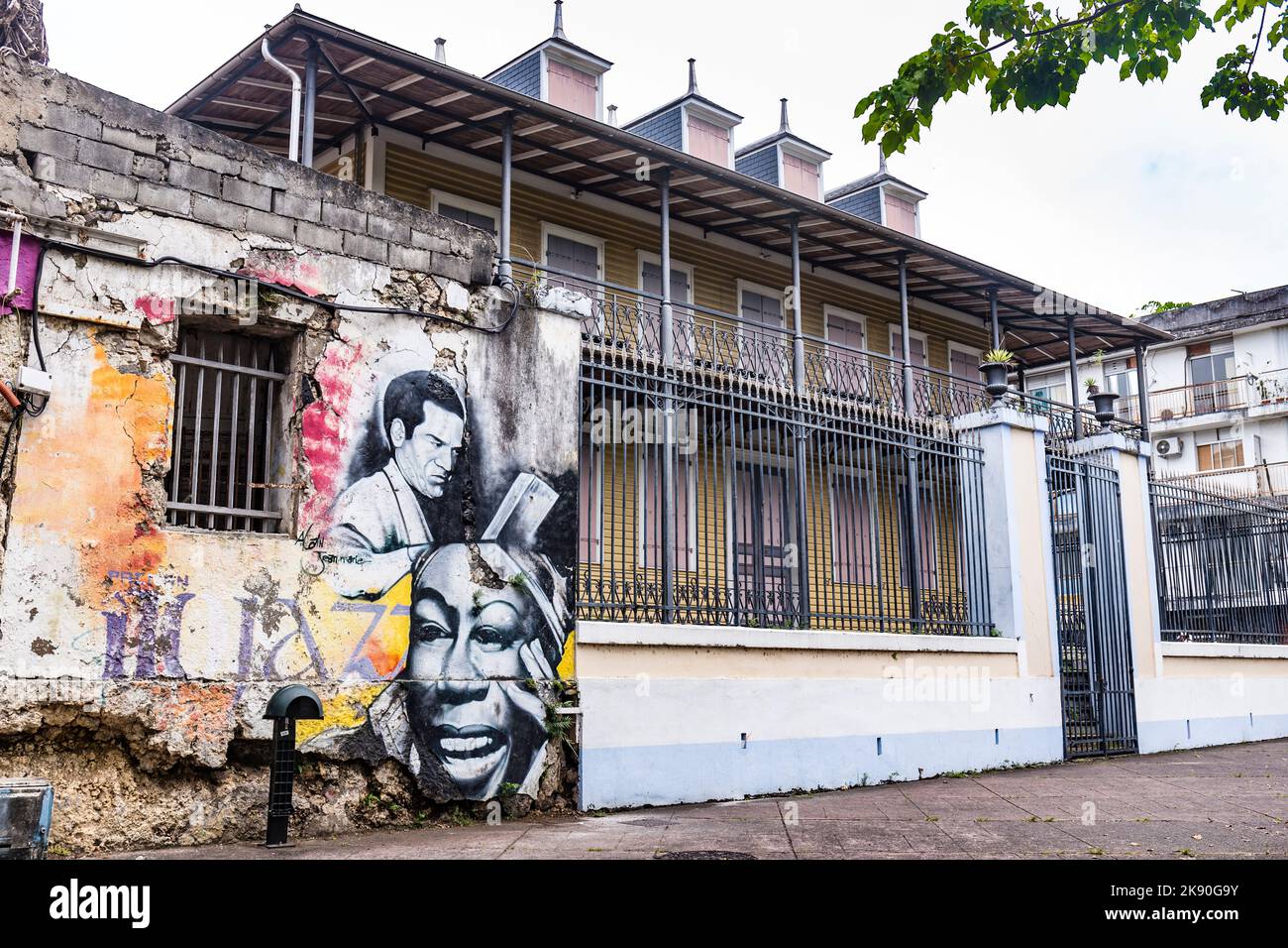 Maison Abandonnee A Vendre En Guadeloupe Maison abandonnée 17 Banque de photographies et d'images à haute résolution  - Alamy