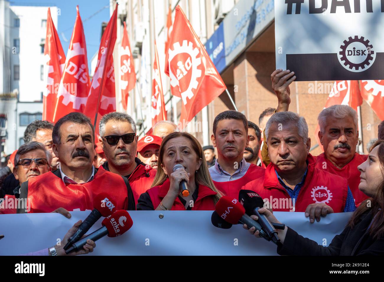 25 octobre 2022: La Confédération des syndicats révolutionnaires (DISK) a protesté contre la catastrophe minière à Amasra, qui a entraîné la mort de 41 travailleurs, à Istanbul, au Turkiye, sur 25 octobre 2022. Selon les données de l'Organisation internationale du travail, la Turquie a l'un des taux de mortalité les plus élevés de l'industrie minière. (Image de crédit : © Tolga Ildun/ZUMA Press Wire) Banque D'Images