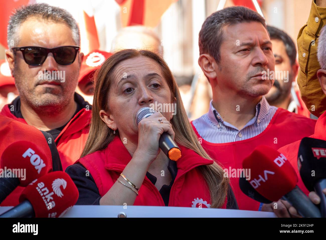 25 octobre 2022: La Confédération des syndicats révolutionnaires (DISK) a protesté contre la catastrophe minière à Amasra, qui a entraîné la mort de 41 travailleurs, à Istanbul, au Turkiye, sur 25 octobre 2022. Selon les données de l'Organisation internationale du travail, la Turquie a l'un des taux de mortalité les plus élevés de l'industrie minière. (Image de crédit : © Tolga Ildun/ZUMA Press Wire) Banque D'Images