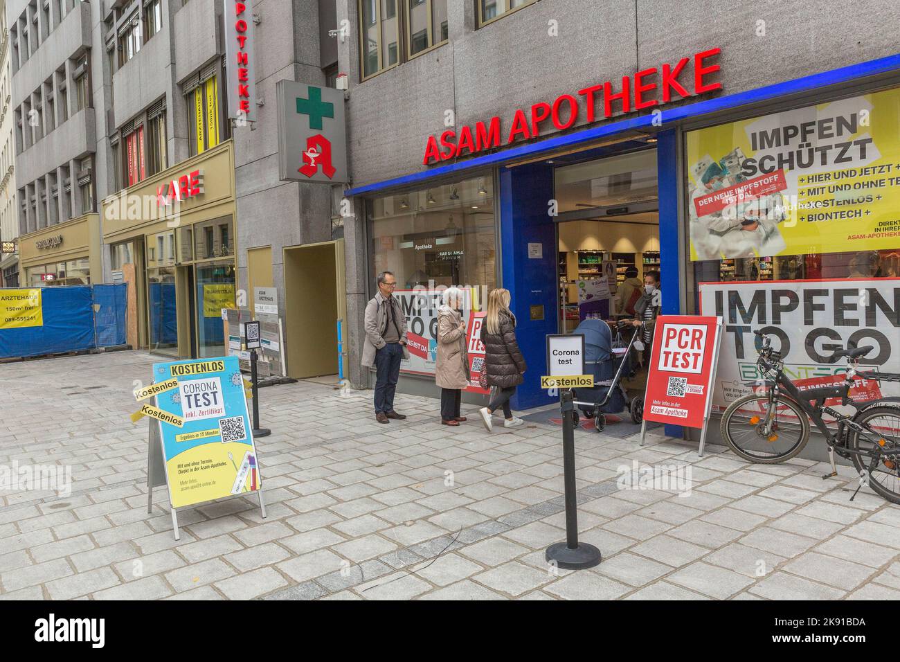 Rue commerçante Sendlingerstraße à Munich Banque D'Images