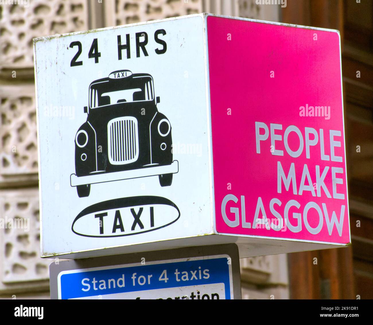 panneau indiquant la position du taxi, 24 heures sur 24, les gens font glasgow Banque D'Images panneau indiquant la position du taxi, 24 heures sur 24, les gens font glasgow Banque D'Images