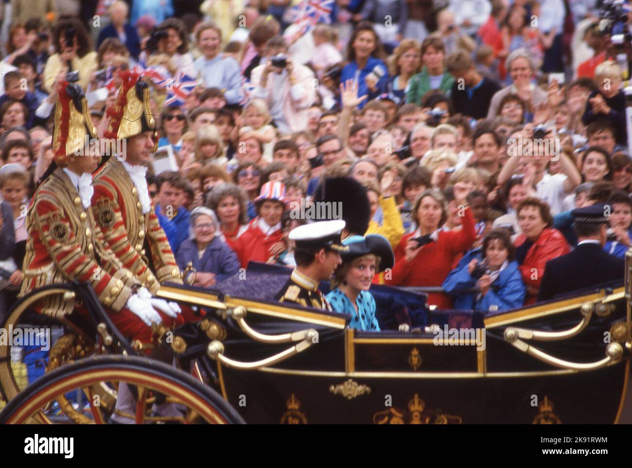 Prix Charles et Lady Diana dans une calèche allant à Buckingham Palace après le mariage d'Andrew et Sarah Ferguson en juillet 1986 photo par Dennis Brack. bb85 Banque D'Images
