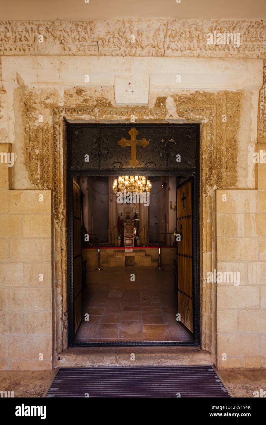 Mardin, Turquie. Deyrulzafaran Syriac ou Monastère Mor Hananyo. Vue sur l'église. Verticale Banque D'Images