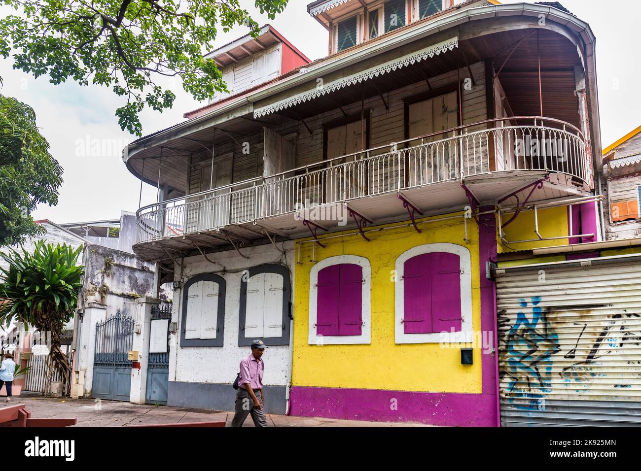 Maison Abandonnee A Vendre En Guadeloupe Maison abandonnée 17 Banque de photographies et d'images à haute résolution  - Alamy