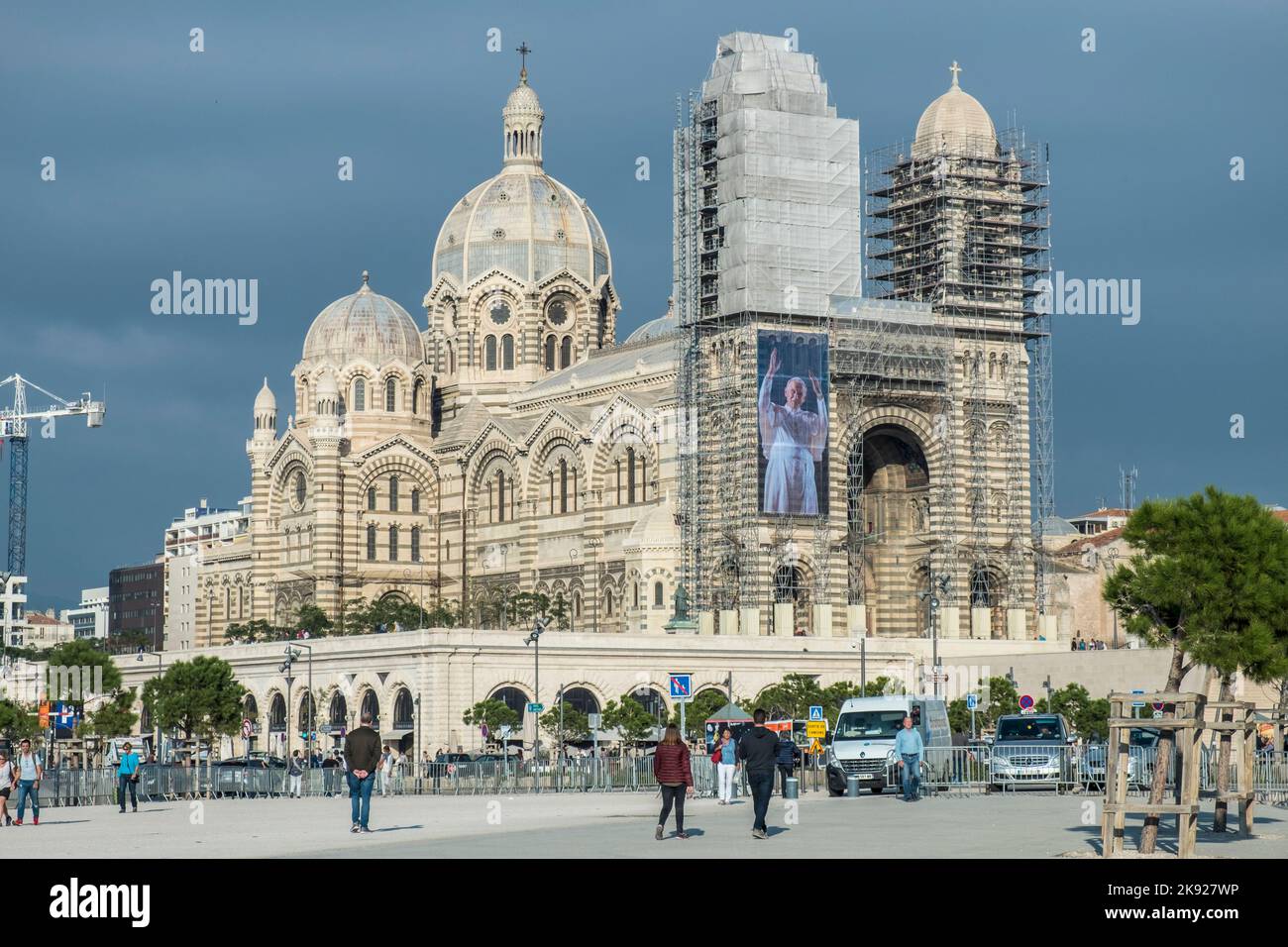 MARSEILLE, FRANCE - OCT 31, 2016 : la façade majestueuse de la magnifique cathédrale Saint-Marie-majeure Banque D'Images