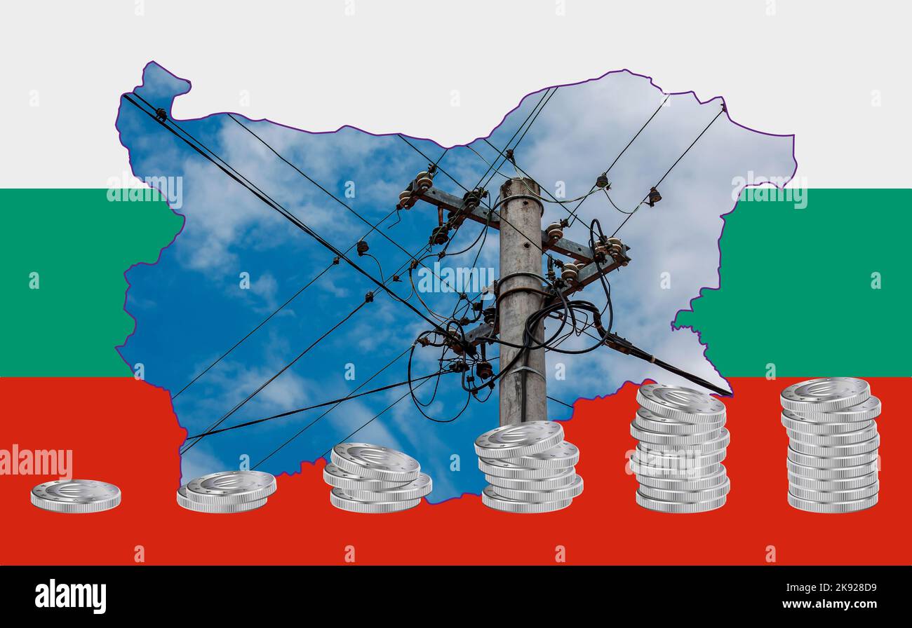 Carte de la Bulgarie avec l'image du drapeau national. Ligne d'alimentation dans la carte. Piles de pièces en euros. Collage. Crise énergétique. Banque D'Images