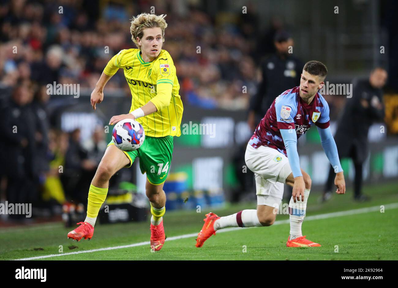 Burnley, Angleterre, 25th octobre 2022. Todd Cantwell de Norwich City en action pendant le match de championnat Sky Bet à Turf Moor, Burnley. Le crédit photo devrait se lire: Lexy Ilsley / Sportimage Banque D'Images