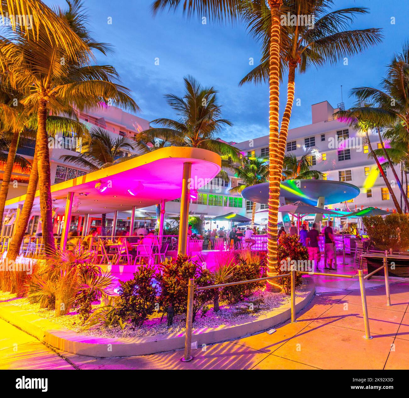 MIAMI, États-Unis - 3 AOÛT 2013 : vie nocturne au bar clevelander à Ocean Drive à Miami, États-Unis. La vie nocturne de South Beach est l'un des principaux attraits touristiques Banque D'Images