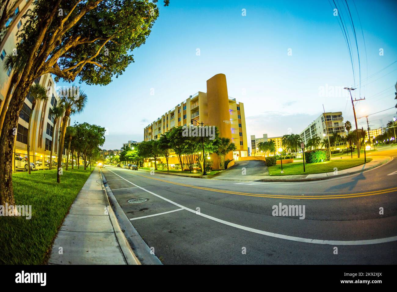 SUNNY ISLES BEACH, États-Unis - 18 AOÛT 2014 : gratte-ciel en bord de mer à Sunny Isles Beach, États-Unis. Sunny Isles Beach est également appelé Riviera de Floride. Banque D'Images