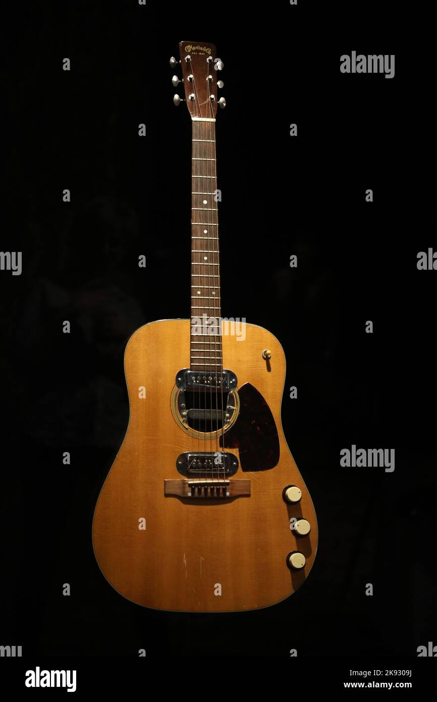 Kurt cobain guitar Banque de photographies et d'images à haute résolution -  Alamy