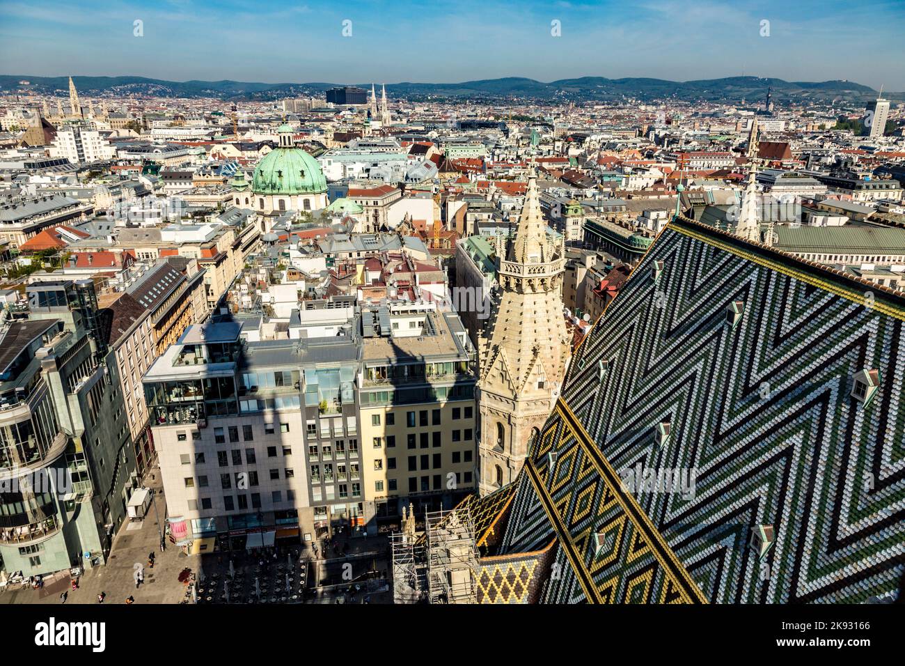 VIENNE, AUTRICHE - 24 avril 2015 : vue de Vienne depuis la cathédrale Saint-Etienne de Vienne, Autriche. La cathédrale a deux plates-formes ouvertes aux visiteurs. Banque D'Images