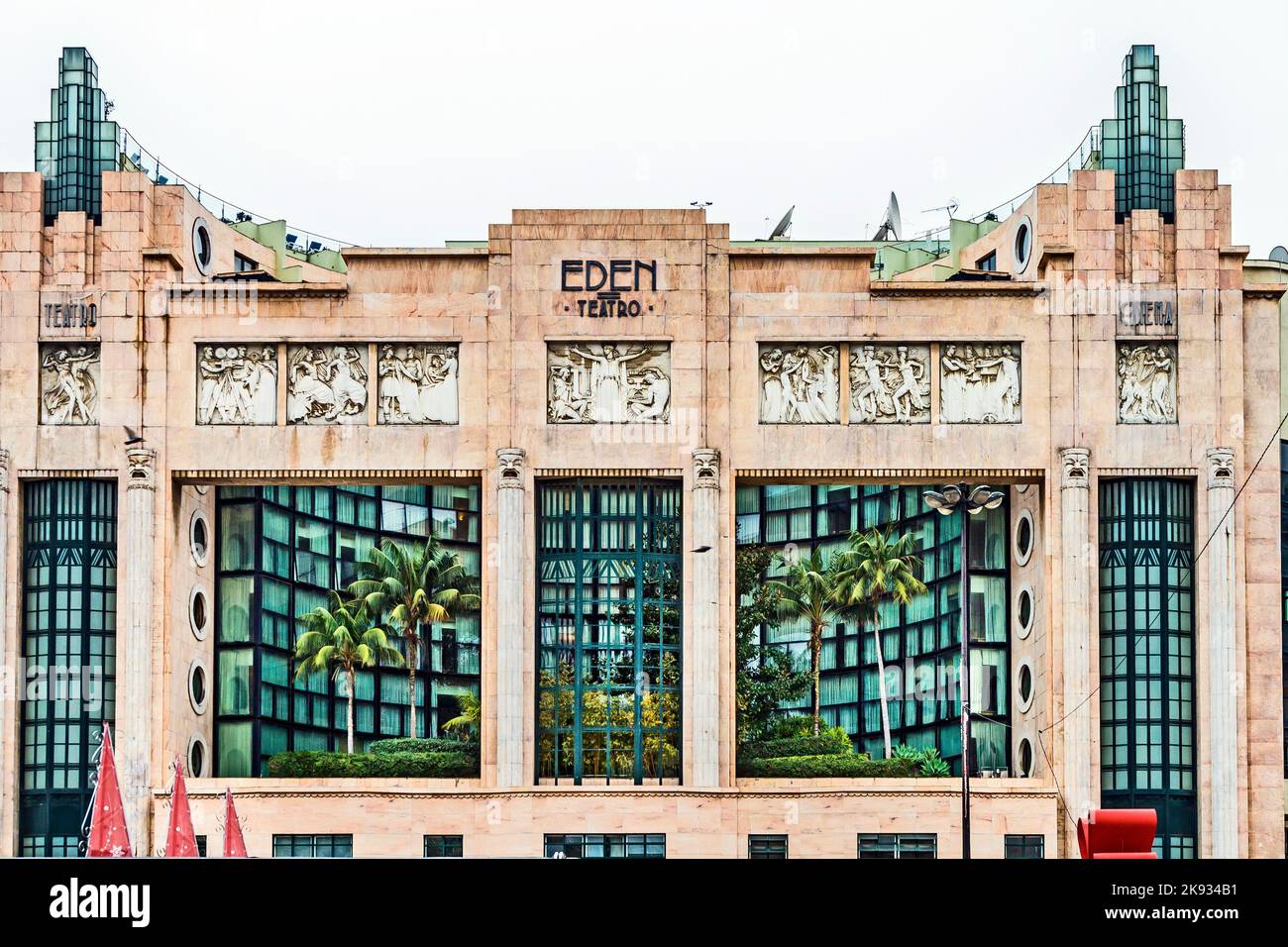 LISBONNE, PORTUGAL - DEC 28, 2008: Façade de l'Eden Theatre à Lisbonne, Portugal dans le style Art nouveau. Il a ouvert en 1931 et a été conçu par les architectes cas Banque D'Images