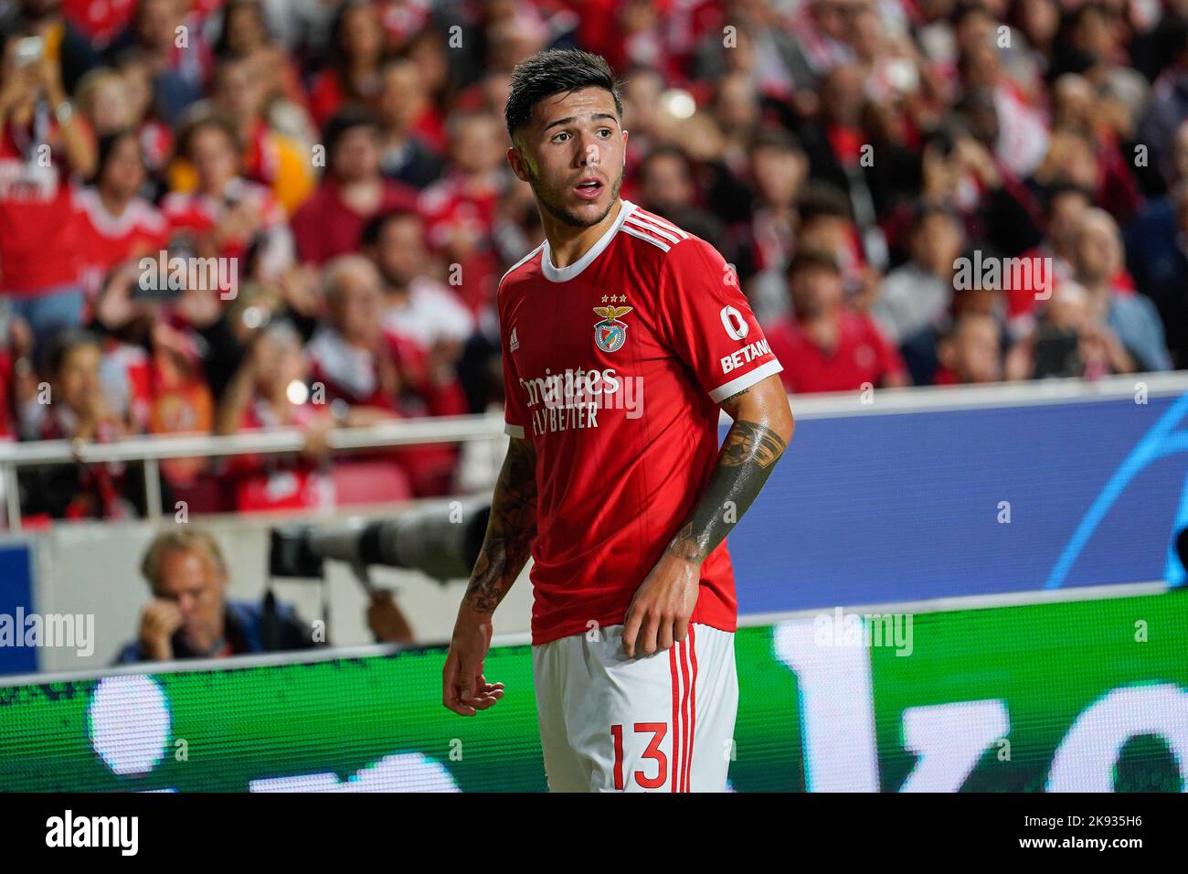 Lisbonne, Portugal. 25th octobre 2022. Enzo Fernandez de Benfica vu en action pendant le match de football du groupe H de l'UEFA Champions League entre SL Benfica et Juventus FC à Estadio do SL Benfica.score final: SL Benfica 4:3 Juventus FC (photo de Bruno de Carvalho/SOPA Images/Sipa USA) Credit: SIPA USA/Alay Live News Banque D'Images