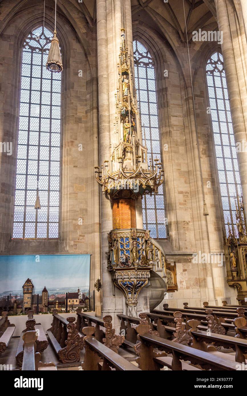 DINKELSBUEHL, ALLEMAGNE - DEC 23, 2014: À l'intérieur de la cathédrale Saint-Georges à Dinkelsbuehl, Allemagne. C'est un chef-d'œuvre dans le style gothique de la fin de 15th Banque D'Images