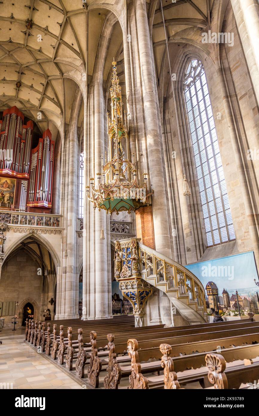 DINKELSBUEHL, ALLEMAGNE - DEC 23, 2014: À l'intérieur de la cathédrale Saint-Georges à Dinkelsbuehl, Allemagne. C'est un chef-d'œuvre dans le style gothique de la fin de 15th Banque D'Images