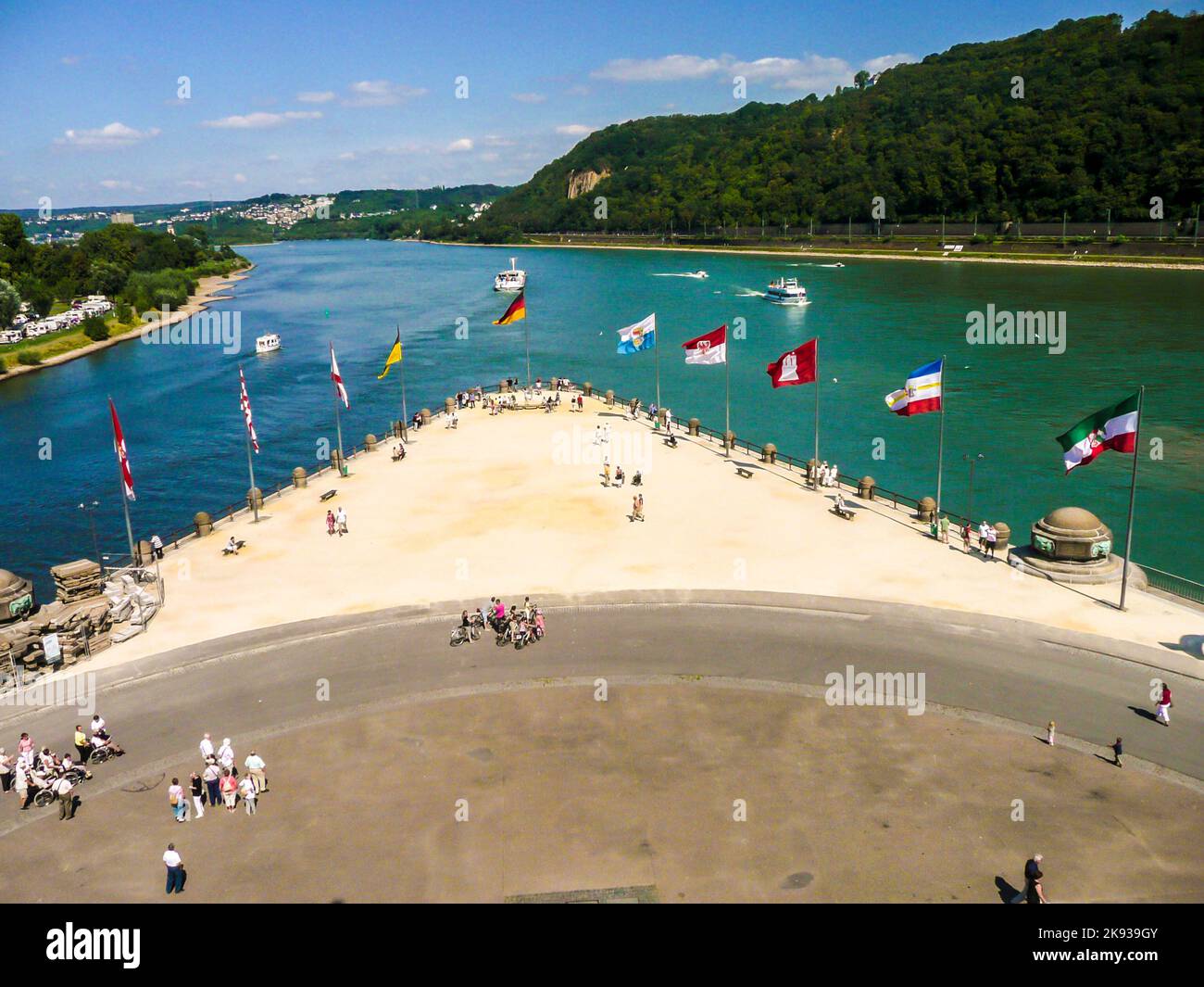 KOBLENZ, ALLEMAGNE-AOÛT 23, 2009: Confluence du Rhin et de la Moselle. Deutsches Eck German Corner est le nom d'un promontoire où la Moselle rejoint la Banque D'Images