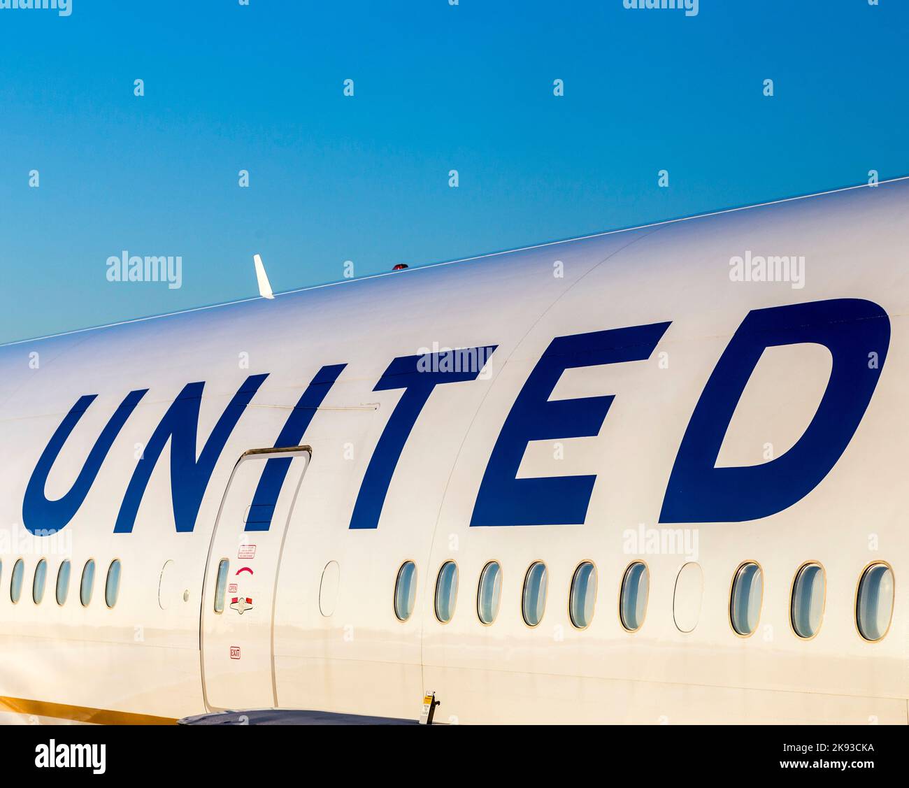 FRANCFORT, ALLEMAGNE - 17 JUILLET 2014 : logo United Airlines sur un avion à Francfort. United Airlines a son siège social à Chicago, Illinois. Banque D'Images