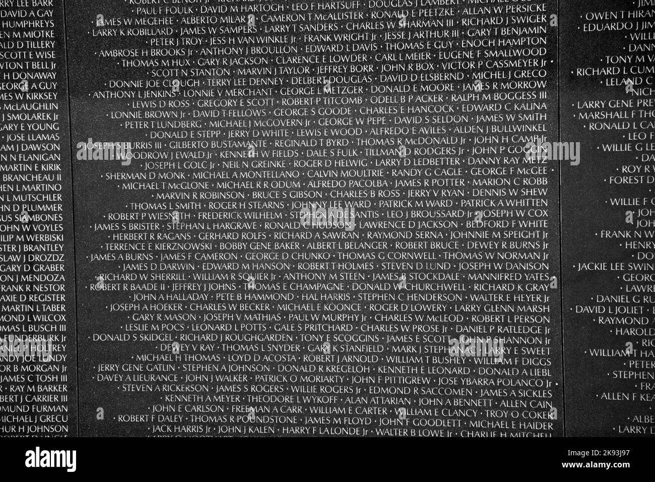 Washington, États-Unis - 14 juillet 2010 : noms des victimes de la guerre du Vietnam sur le mémorial des anciens combattants de la guerre du Vietnam à Washington DC, États-Unis. Noms par ordre chronologique, Banque D'Images
