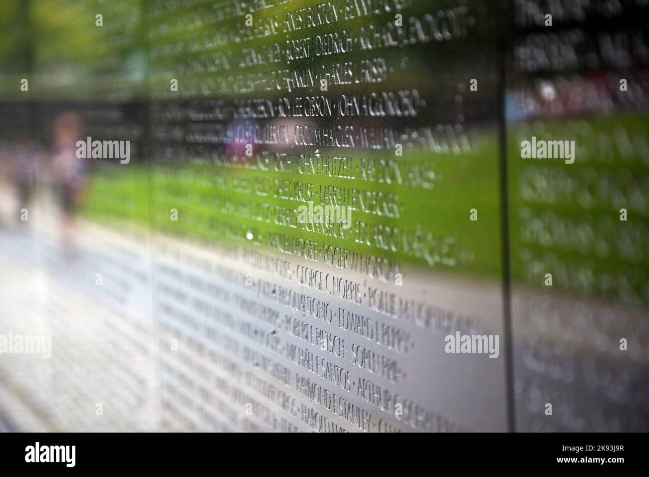 Washington, États-Unis - 14 juillet 2010 : noms des victimes de la guerre du Vietnam sur le mémorial des anciens combattants de la guerre du Vietnam à Washington DC, États-Unis. Noms par ordre chronologique, Banque D'Images