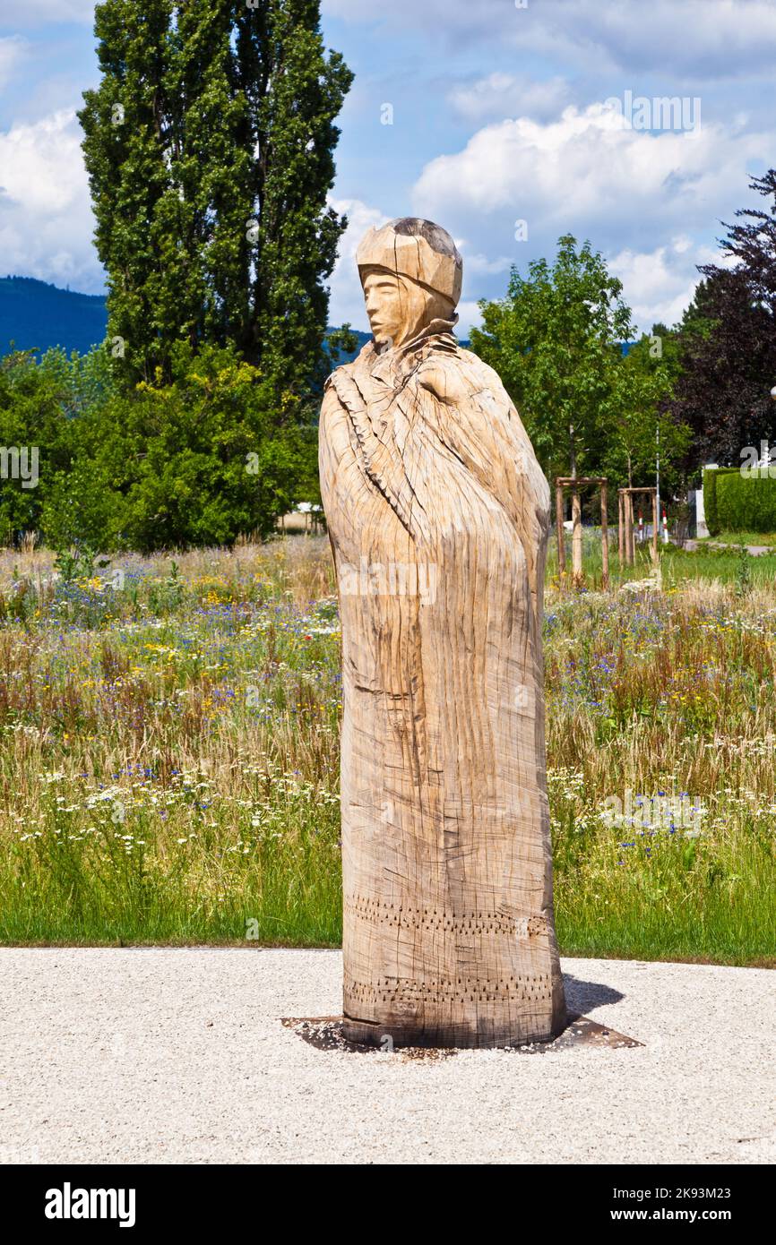 ESCHBORN, ALLEMAGNE - 12 juin: Sculpture 'Das Versprèchen' de Stefan Guber dans l'après-midi lumière sur 12 juin 2011 à Eschborn, Allemagne. Errected en 2010 i Banque D'Images