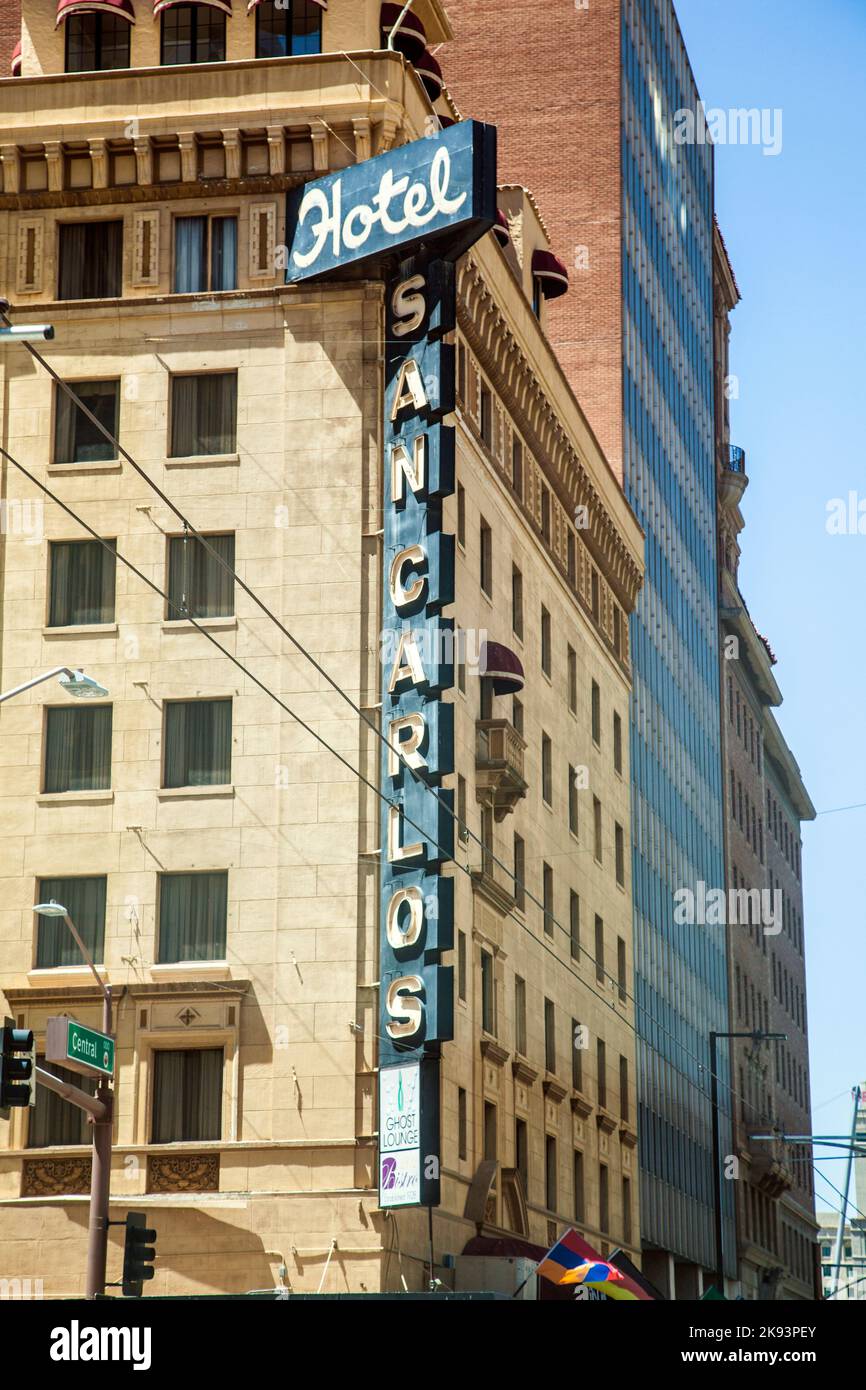 PHOENIX, Etats-Unis - JUIN 14 : lettre au néon à la façade du célèbre hôtel SAN CARLOS sur 14 juin, 2012 à Phoenix, Arizona. Il a été inauguré en 1927. Je Banque D'Images