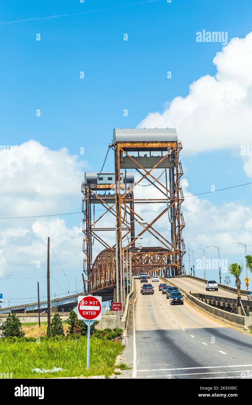 LA NOUVELLE-ORLÉANS - 17 JUILLET : pont à draw Bridge à Lower Ninth Ward sur 17 juillet 2013 à la Nouvelle-Orléans, États-Unis. Le neuvième quartier inférieur a été détruit pendant l'ouragan Katr Banque D'Images