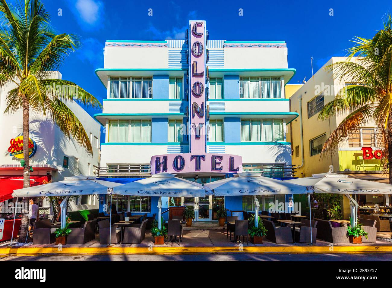 MIAMI - 5 AOÛT : l'hôtel Colony situé au 736 Ocean Drive et construit dans les années 1930 est l'hôtel le plus photographié de South Beach 5 août 2013 Banque D'Images