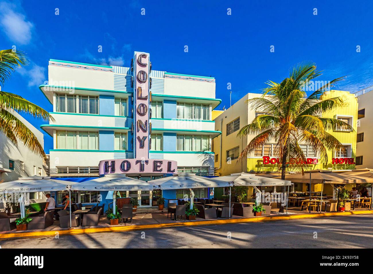 MIAMI - 5 AOÛT : l'hôtel Colony situé au 736 Ocean Drive et construit dans les années 1930 est l'hôtel le plus photographié de South Beach 5 août 2013 Banque D'Images
