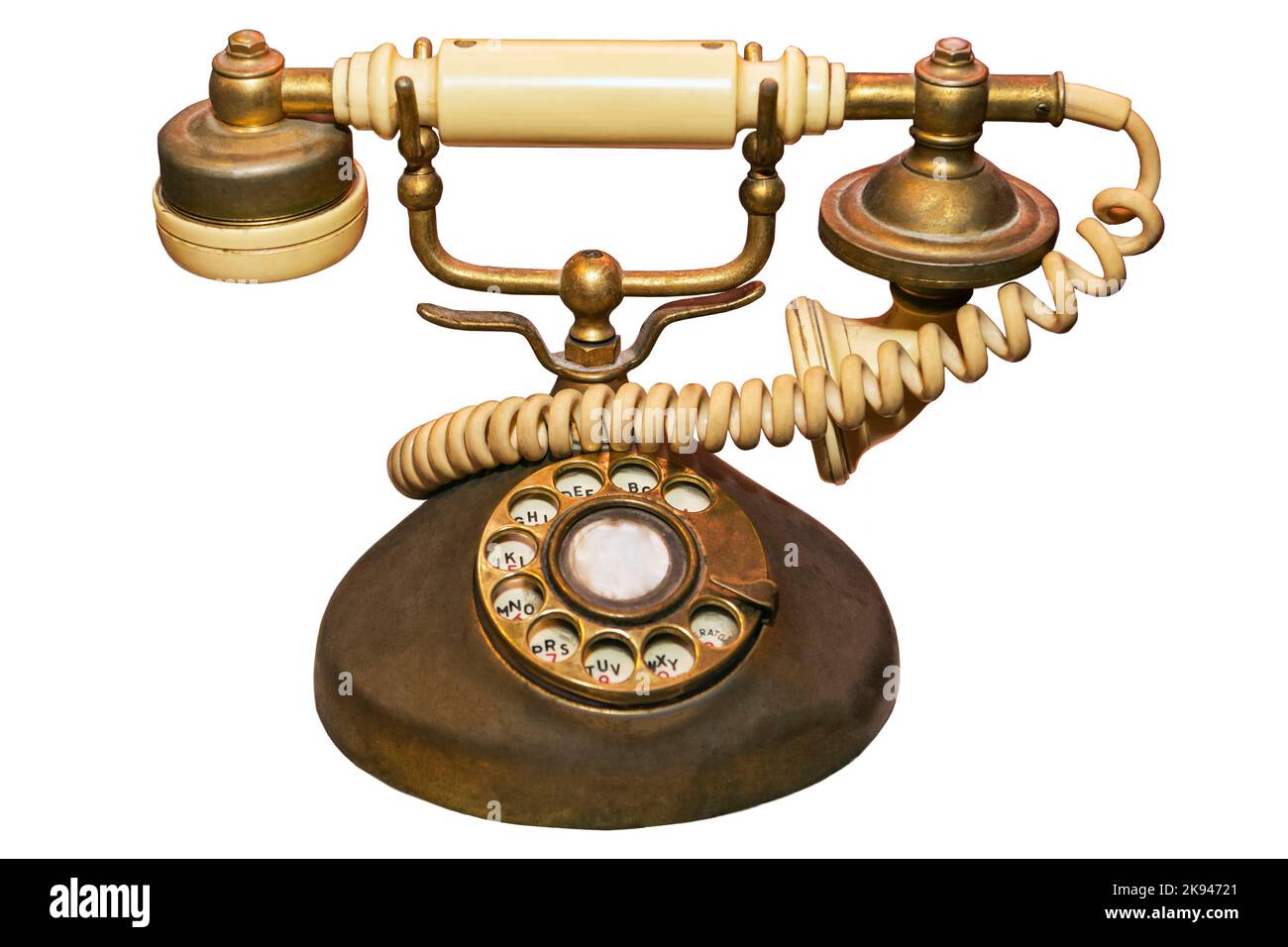 Un vieux et utilisé d'ivoire vintage et de couleur dorée téléphone à la maison, un objet à collectionner pour se souvenir de la communication de vieux temps Banque D'Images