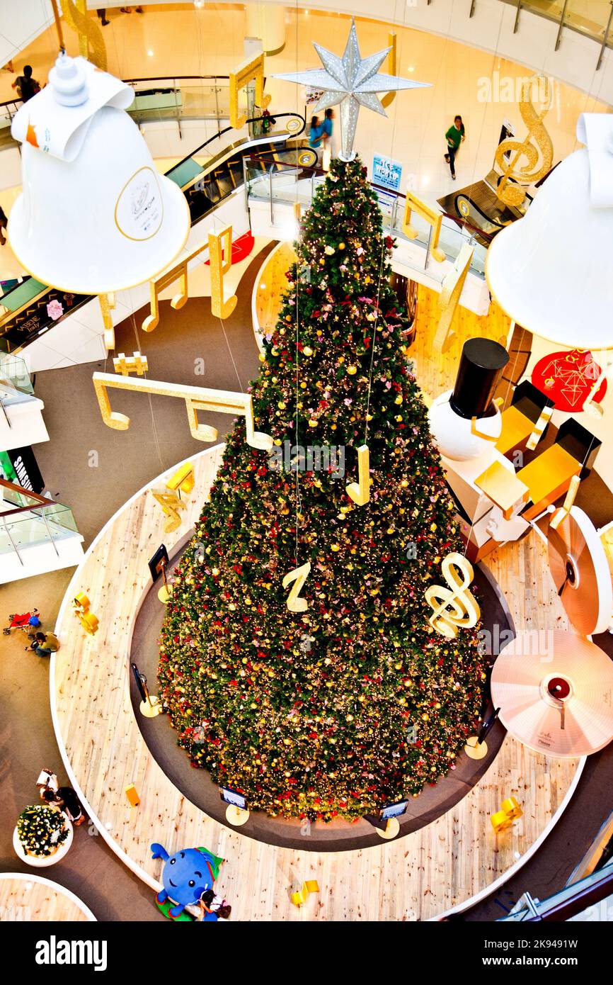 Bangkok, Thaïlande - 22 décembre 2009: arbre de noël à l'intérieur du plus grand complexe commercial du monde central en Thaïlande , Bangkok, Thaïlande. Banque D'Images