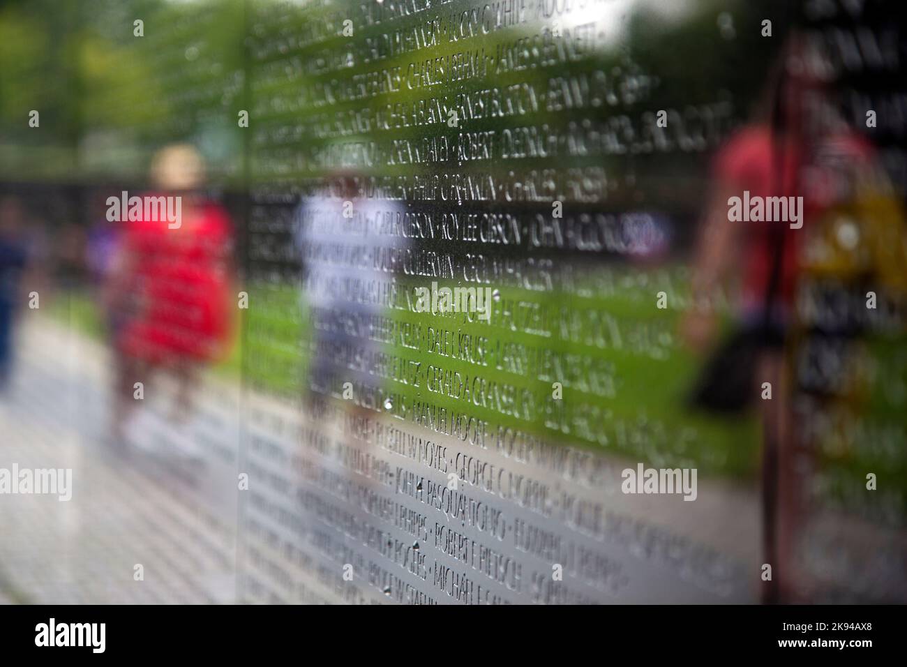 Washington, États-Unis - 14 juillet 2010 : noms des victimes de la guerre du Vietnam sur le mémorial des anciens combattants de la guerre du Vietnam à Washington DC, États-Unis. Noms par ordre chronologique, Banque D'Images