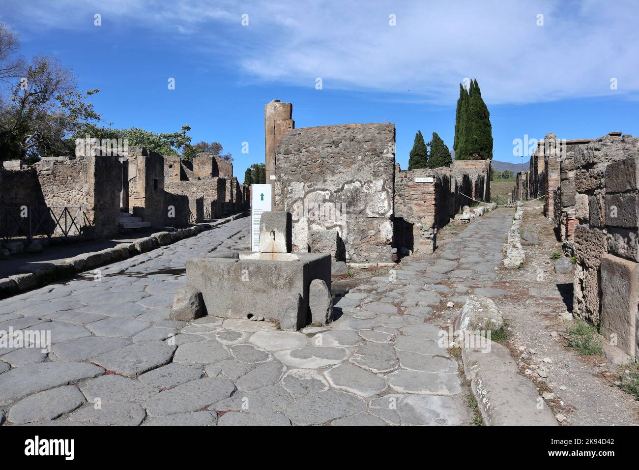 Pompei - Bivio di Vicolo di Narciso con via Consolare nel Parco Archeologico di Pompei Banque D'Images