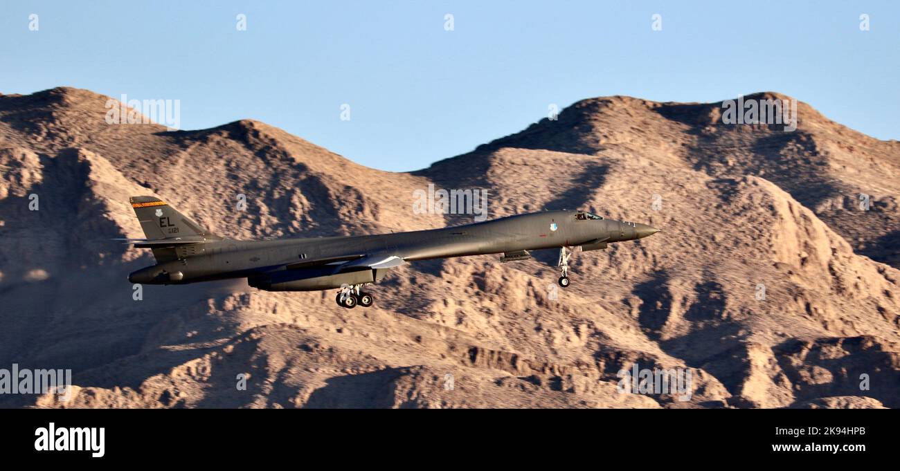 Un bombardier Rockwell B-1 débarque à Nellis AFB Banque D'Images