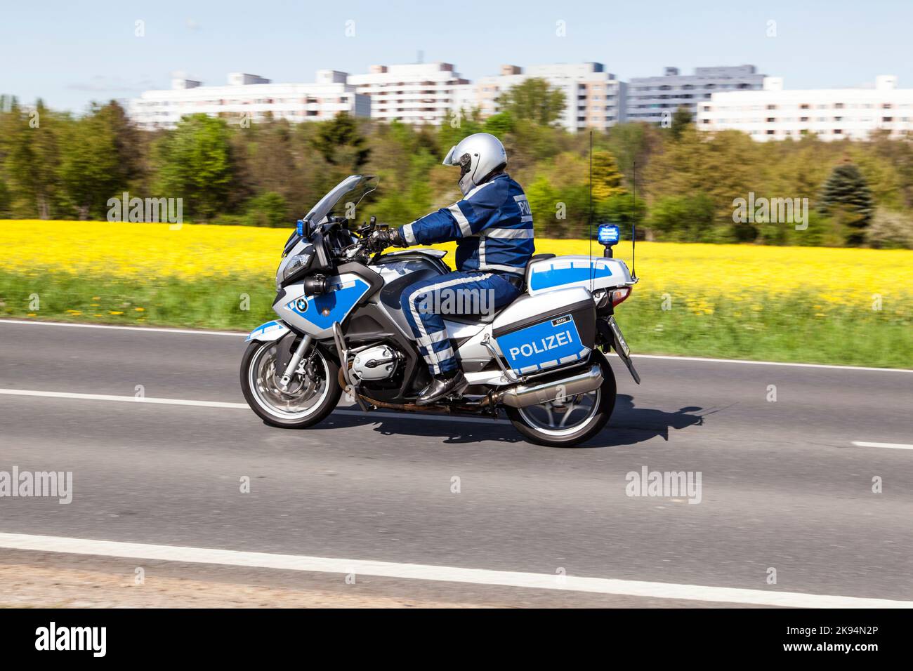 SCHWALBACH, ALLEMAGNE - MAI 1 : la police protège la course cycliste de 51st, Um Den Finanzplatz Eschborn-Francfort, sur 1 mai, 2012, à Schwalbach, Allemagne Banque D'Images