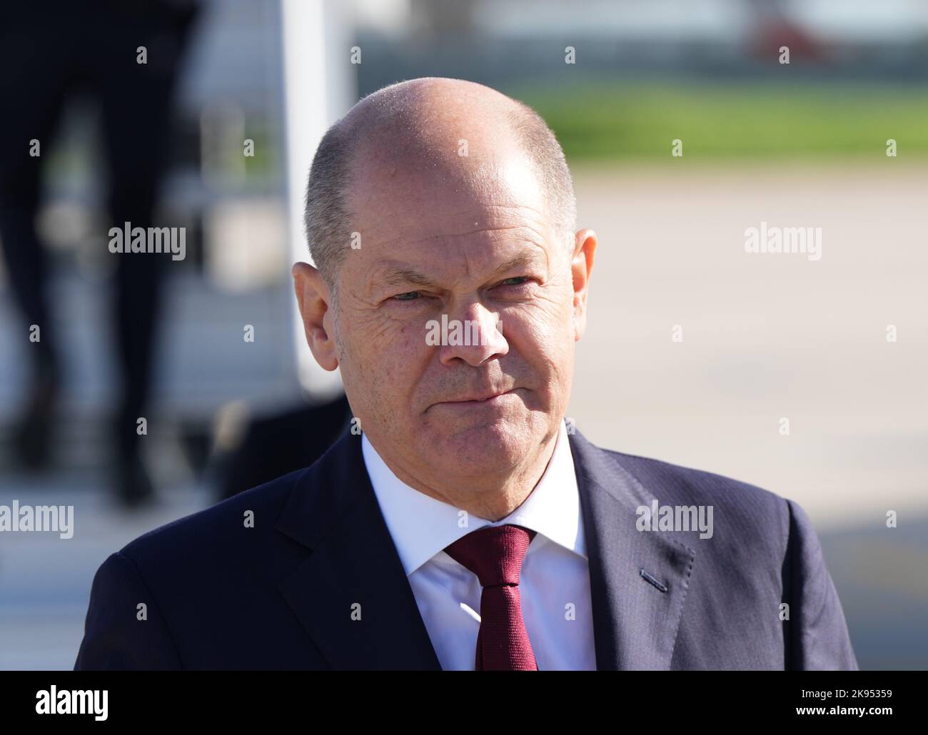 Paris, France. 26th octobre 2022. Le chancelier allemand OLAF Scholz (SPD) arrive à l'aéroport d'Orly pour une visite avec le président français Macron. Crédit : Soeren Stache/dpa/Alay Live News Banque D'Images