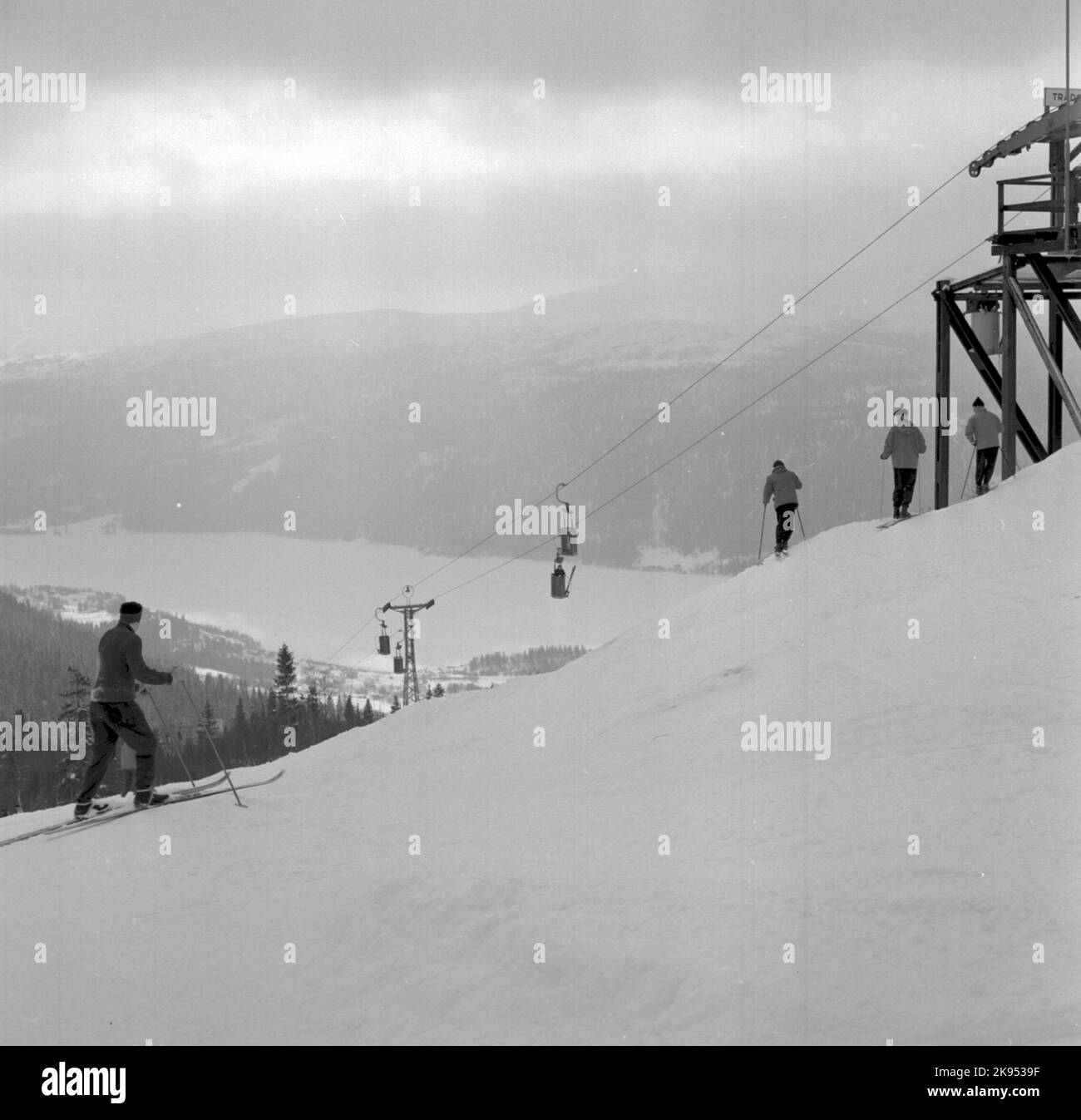 Åre montagne et téléphérique. Skieur Banque D'Images