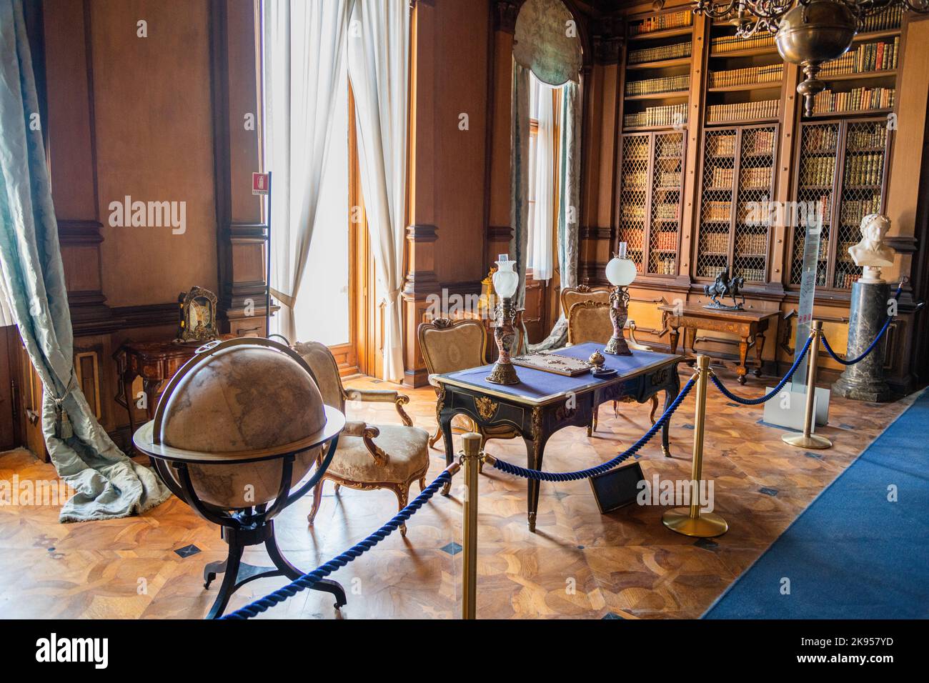 Un bureau à l'intérieur du château de Miramare près de Trieste en Italie Banque D'Images