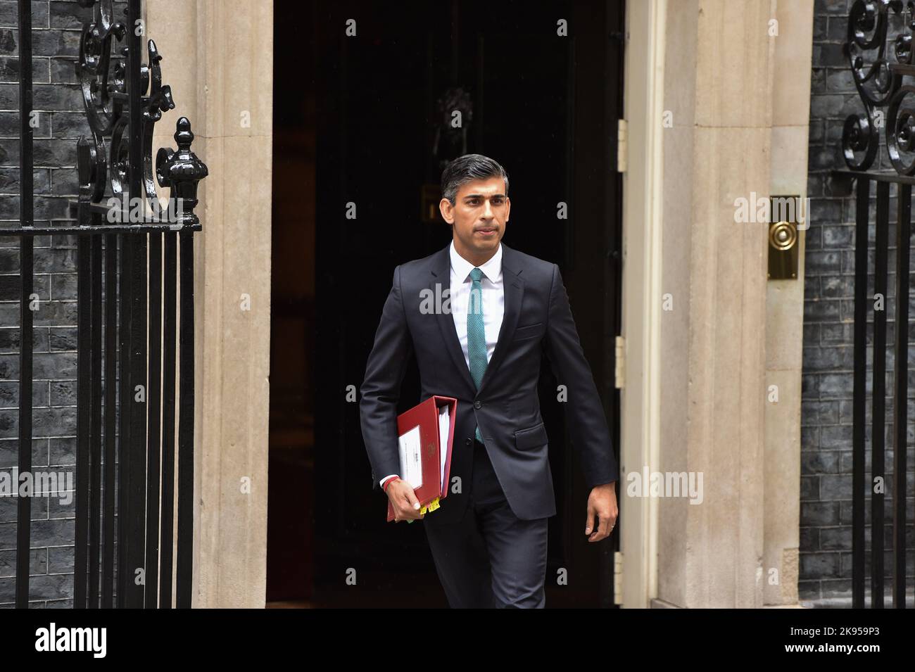 Londres, Royaume-Uni. 26th octobre 2022. Le PM RISHI SUNAK quitte Downing Street pour son premier Premier ministre questions. Credit: Thomas Krych/ Alamy Live News Banque D'Images