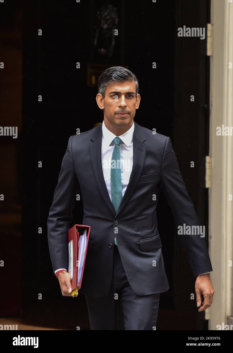 Londres, Royaume-Uni. 26th octobre 2022. Le PM RISHI SUNAK quitte Downing Street pour son premier Premier ministre questions. Credit: Thomas Krych/ Alamy Live News Banque D'Images